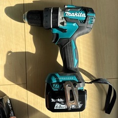 Makita マキタ　ドライバドリル　HP474D 充電器、バッテリー2個付きの画像