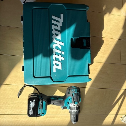 Makita マキタ　ドライバドリル　HP474D 充電器、バッテリー2個付き