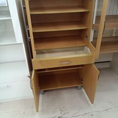 リユースのサカイ栃木店★ジモティ割あり★  収納棚 ベージュ W58.5×D31.5×H118.5 クリーニング済み TC11570の画像