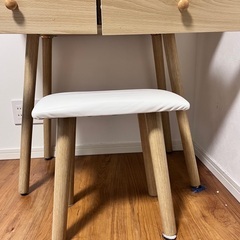 鏡台(椅子付き)の画像