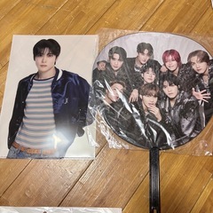 JUNGWOO タオル & アクリルキーホルダー セットの画像