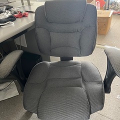 【急ぎ】オフィス椅子の画像