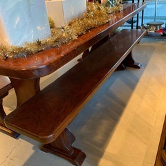 木製ダイニングテーブル&ベンチ椅子（上の飾りは付属されません。）の画像