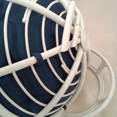 リユースのサカイ栃木店★ジモティ割あり★  1人掛けソファー（オットマン付） ネイビー×ホワイト W100×D100×H51 クリーニング済み TC11575の画像