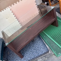 ガラステーブルの画像