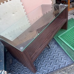 ガラステーブルの画像