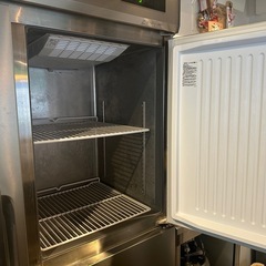 フクシマガリレイ業務用冷凍冷蔵庫縦型の画像