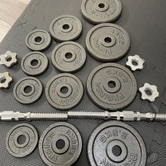 【トレーニング器具売ります】ベンチ　マット　ダンベルの画像