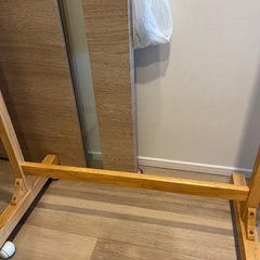 差し上げます！木製ハンガーラック　キャスター付きの画像