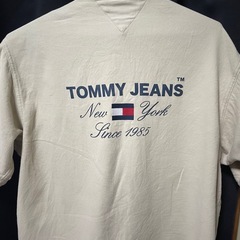 TOMMY JEANS ベージュシャツ の画像