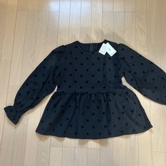 ドット柄ペプラムトップスの画像