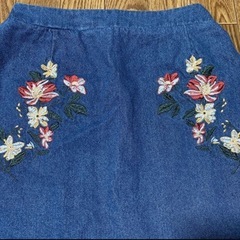 デニムスカート花柄の画像