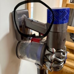 処分価格！値下げ可能　ダイソン 掃除機　スティッククリーナー Dyson V6 Fluffy [サイクロン式 /コードレス] 　　の画像