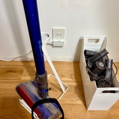 処分価格！値下げ可能　ダイソン 掃除機　スティッククリーナー Dyson V6 Fluffy [サイクロン式 /コードレス] 　　の画像