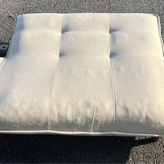 【中古品】フルフラット リクライニング ソファー 2人掛け ラブソファ ベージュ系 肘付き 脚付き 生活家具 の画像