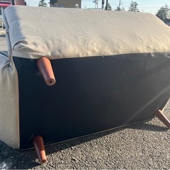 【中古品】フルフラット リクライニング ソファー 2人掛け ラブソファ ベージュ系 肘付き 脚付き 生活家具 の画像