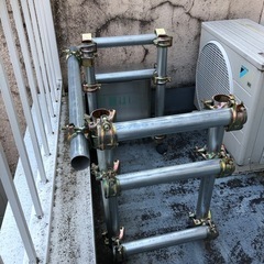 鉄パイプのラック　棚の画像