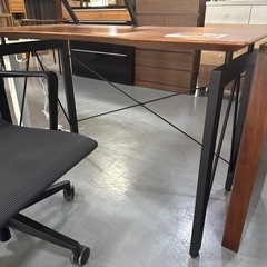 デスク、チェアセットの画像