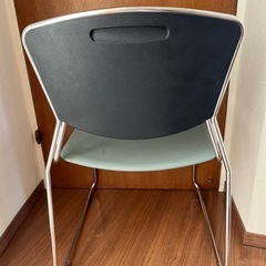 スチール椅子の画像