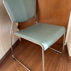 スチール椅子の画像