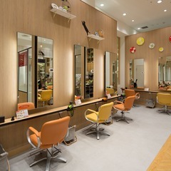 【正社員・賞与あり】美容室イレブンカットでの受付（レセプション）業務　★未経験可・髪色＆ネイル自由★の画像