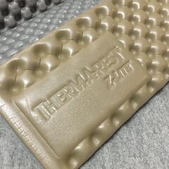 J7P2416 スリーピング マット THERMAREST サンマレスト Z-Lite ゼットライト 折りたたみ コンパクト レギュラー サイズ 3シーズン用 ウレタン アウトドア キャンプ デイ ピクニック ツーリング 登山 車中泊 防災 釣り 現状の画像