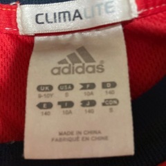 adidasティシャツの画像