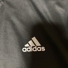 adidasロンTの画像