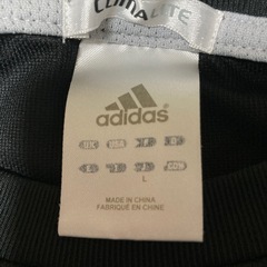 adidasロンTの画像