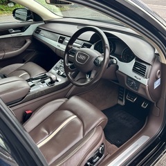 アウディA8　4.0　TFSI　クワトロ　デザインセレクション！　420馬力　IC付ターボ　4WDの画像