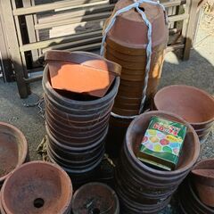 中古の植木鉢 必要な数だけどうぞ 引き取り限定の画像
