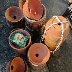 中古の植木鉢 必要な数だけどうぞ 引き取り限定の画像