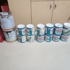 塗装屋さんの塗料、はけの画像