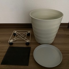 植木鉢　上部幅約30㎝、高さ約30㎝の画像
