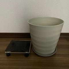 植木鉢　上部幅約30㎝、高さ約30㎝の画像