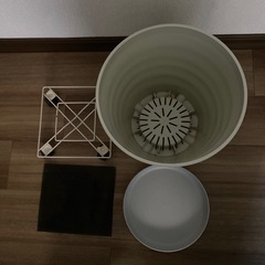 植木鉢　上部幅約30㎝、高さ約30㎝の画像