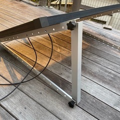 ソーラーパネル100W　２枚　架台付きの画像