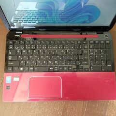 第105号　東芝の赤ノートパソコン　Windows　11　25H2　　office付　SSD搭載の画像