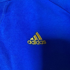 adidas厚手の半袖の画像
