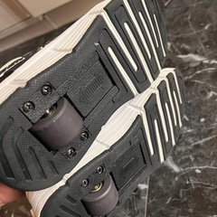 輪付きの靴の画像