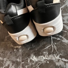 輪付きの靴の画像