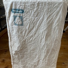 🌡️DeLonghi（デロンギ）オイルヒーター D071249EF　夏場保管カバー付きの画像