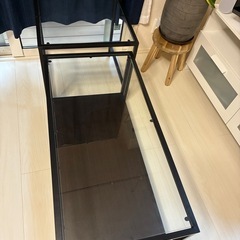 ガラステーブルの画像