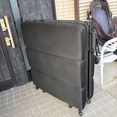 折りたたみべベッドの画像