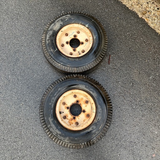 昭和のミゼットのタイヤ付きホイル２本です
