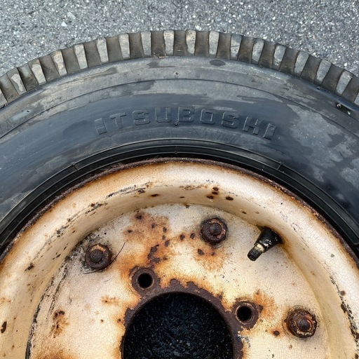 昭和の初代ミゼットのタイヤ付きホイル２本です
