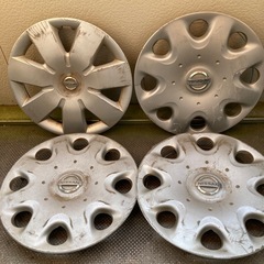 ニッサンのホイールキャップの画像