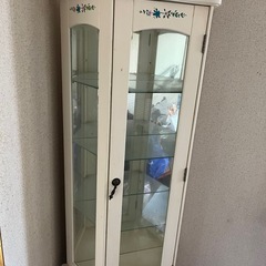 鏡張りの棚の画像