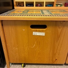 トミカ　プラレール　収納机の画像