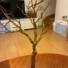 ゴールドの木のオブジェ
の画像